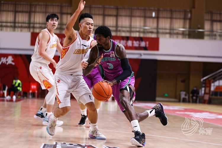 包含深圳男篮跌至中游，战绩出现滑坡的词条