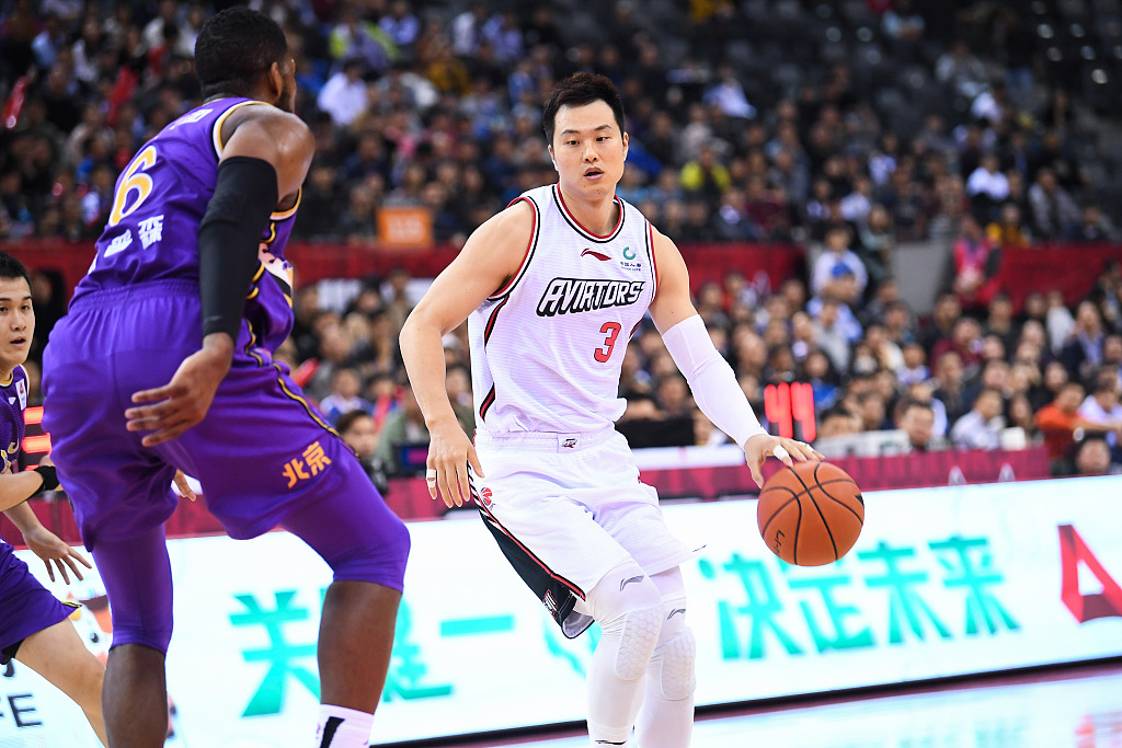 包含深圳男篮跌至中游，战绩出现滑坡的词条