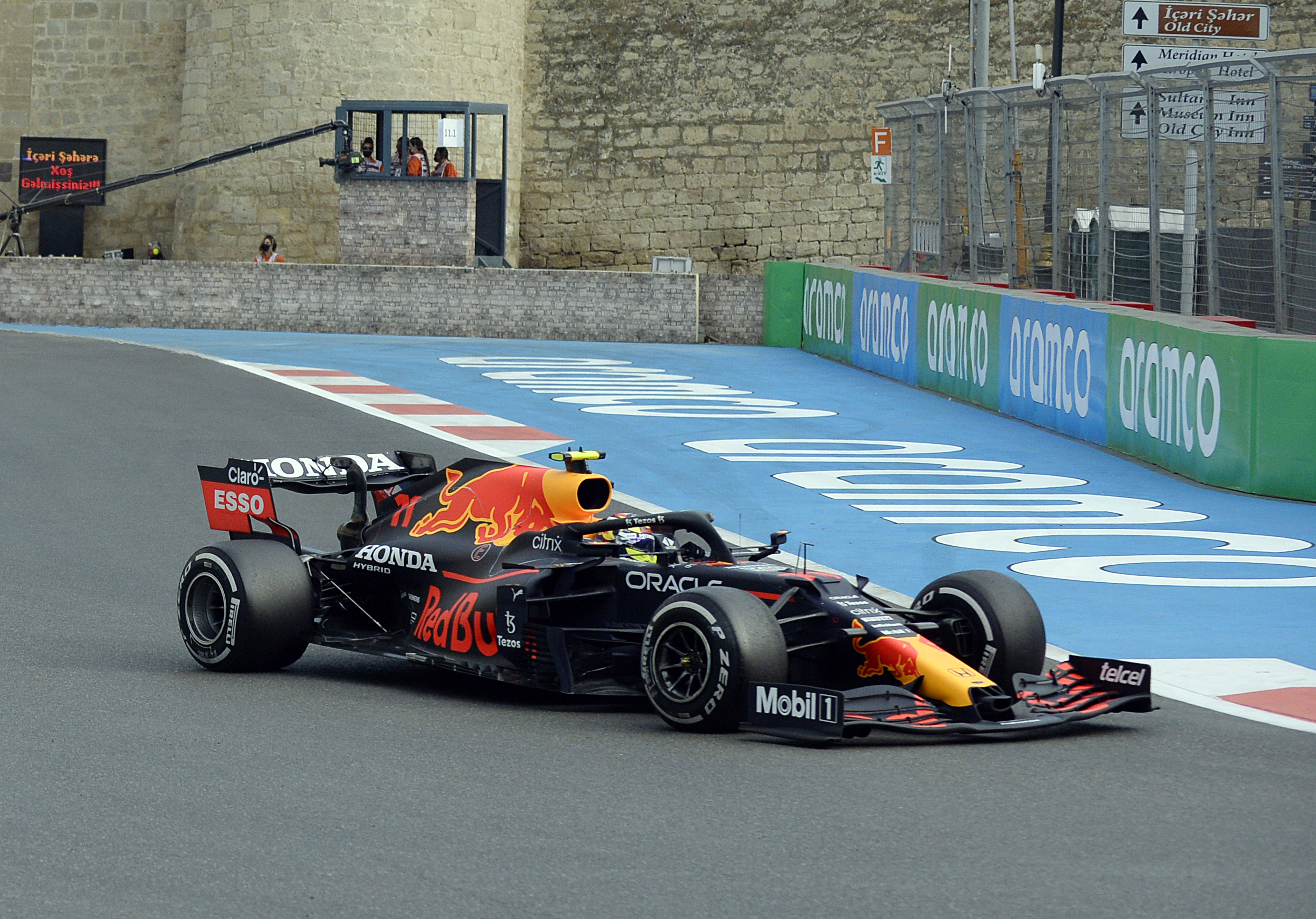 关于雷诺车队完胜红牛二队，佩雷兹高光表现的信息