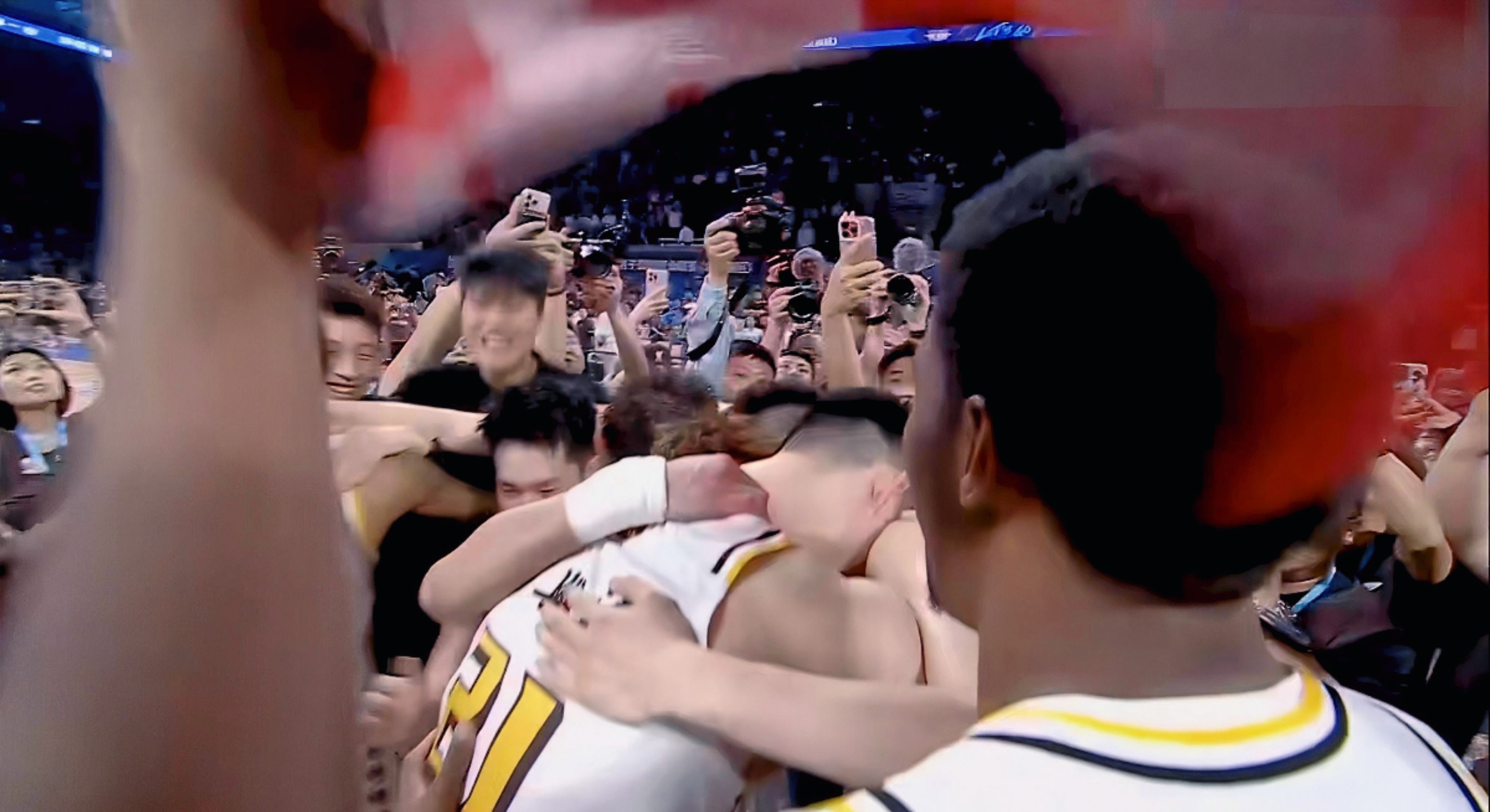 广州队鏖战浙江队，浓眉哥统治全场的简单介绍